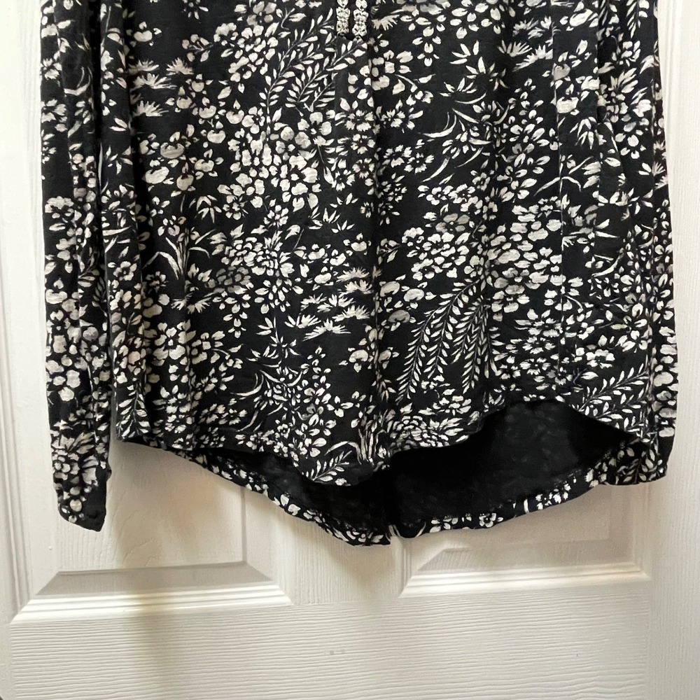Lucky Brand Women's Sz L V-Neck Mixed Fabric‎ Embroidered Lace Black & White Top - Picture 6 of 16